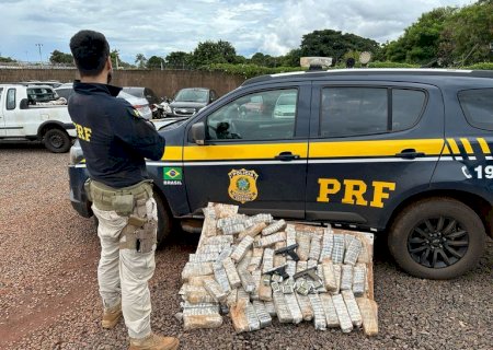 PRF apreende três pistolas e 106 Kg de haxixe