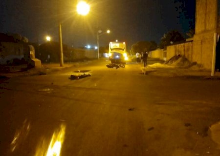 Motociclista morre após colisão com ônibus