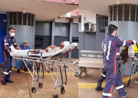 Casal é levado para o hospital após caminhonete capotar e mulher está em estado gravíssimo