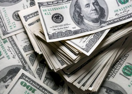 Dólar cai abaixo de R$ 5,70 pela 1ª vez em 3 meses com alívio de tarifas