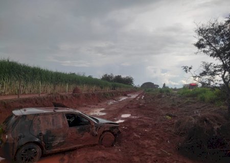 VW Golf sai da pista e capota no trecho da rodovia MS-473, entre Nova Andradina e Taquarussu