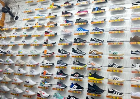 Polícia Civil apreende mais de 30 mil pares de tênis falsificados durante ação