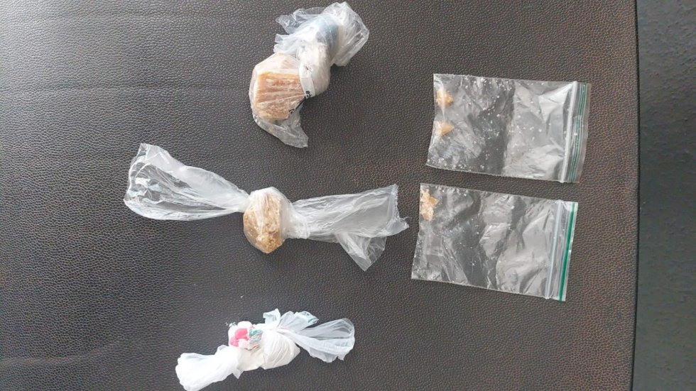 Polícia Civil prende suspeita de homicídio ocorrido em fevereiro, na Capital, e fecha ponto de venda de drogas
