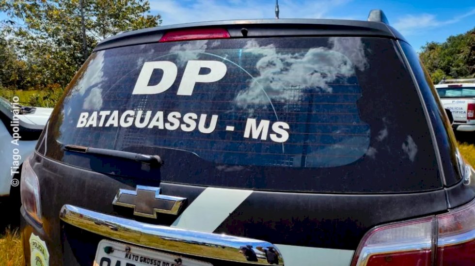 Homens são flagrados furtando melancias em fazenda às margens da BR-267, em Bataguassu