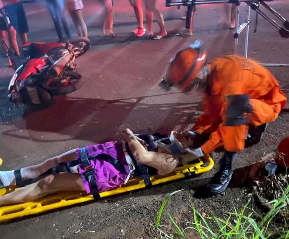 Acidente envolvendo moto e carro, deixa duas vítimas feridas