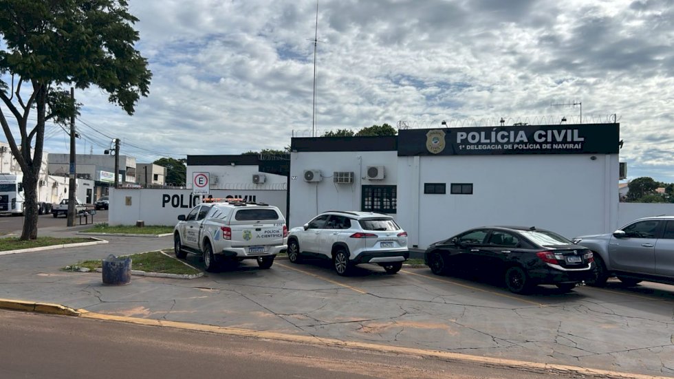 Equipes policiais prendem quatro pessoas por tráfico de drogas em Naviraí
