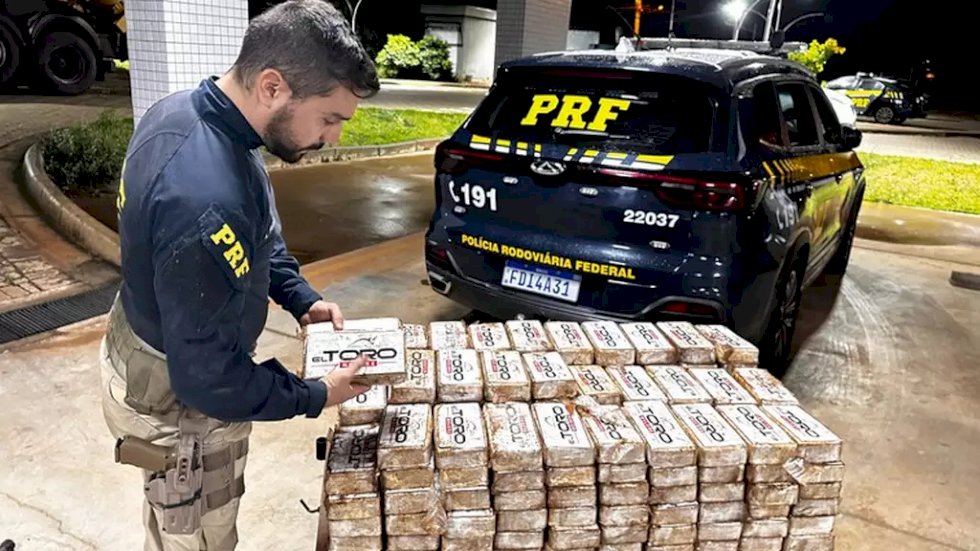Motorista que saiu de MS é preso com cocaína em meio a carga de amendoim