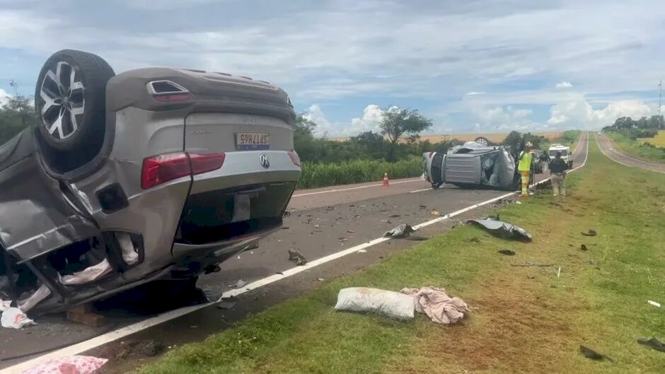 Cinco pessoas ficam feridas em acidente entre dois carros na BR-163