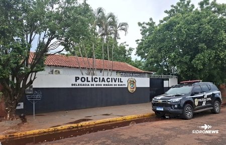 Homem esfaqueia dois após crise de ciúmes em bar no centro da cidade