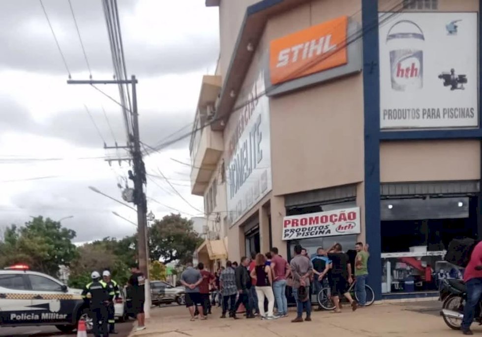 Homem é executado no centro de Ponta Porã e carro do crime incendiado