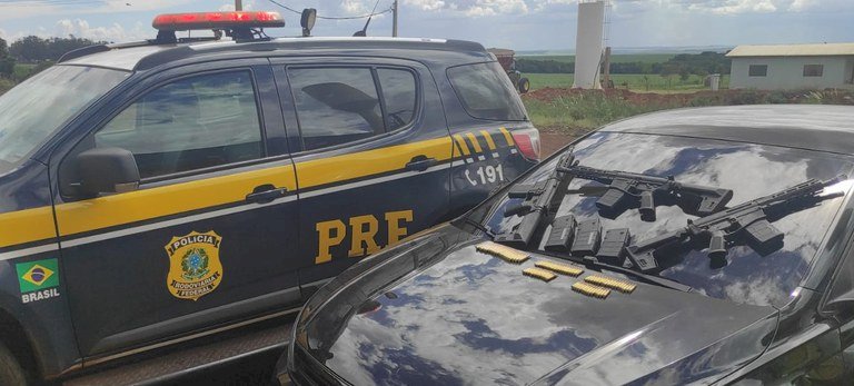 PRF apreende três fuzis e munições
