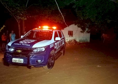 Homem alega ser ameaçado em discussão, busca faca e mata rival