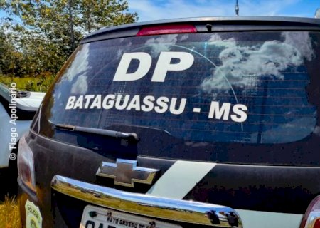 Homens são flagrados furtando melancias em fazenda às margens da BR-267, em Bataguassu