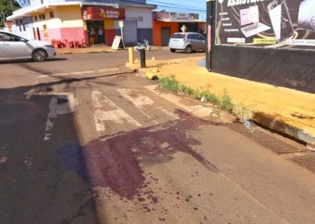 Homem é assassinado a facadas e desespero de filho