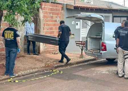 Mulher é presa suspeita de matar companheiro com facada no pescoço