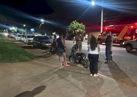 Carro e moto colidem nas proximidades do Hospital Regional de Nova Andradina