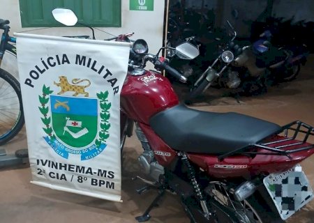 Ivinhema - Polícia Militar encaminha condutor de motocicleta a Delegacia por direção perigosa