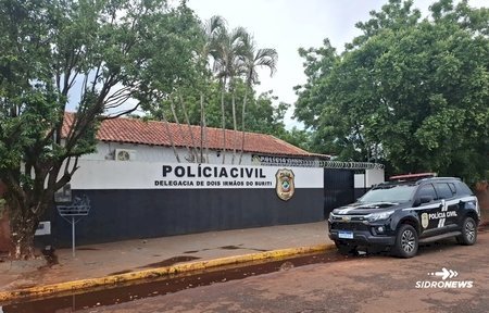 Homem esfaqueia dois após crise de ciúmes em bar no centro da cidade