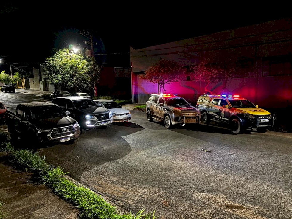 Polícia Militar do 8° Batalhão prende quatro pessoas e recupera duas caminhonetes produtos de roubo/furto