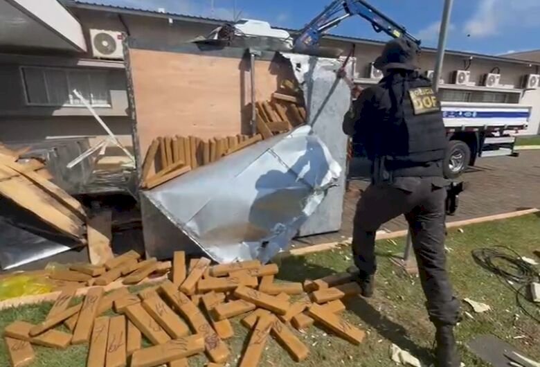 Polícia encontra mais de 1 tonelada de maconha em câmaras frias