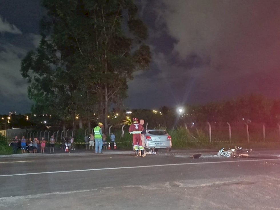 Acidente entre carro e moto mata motociclista