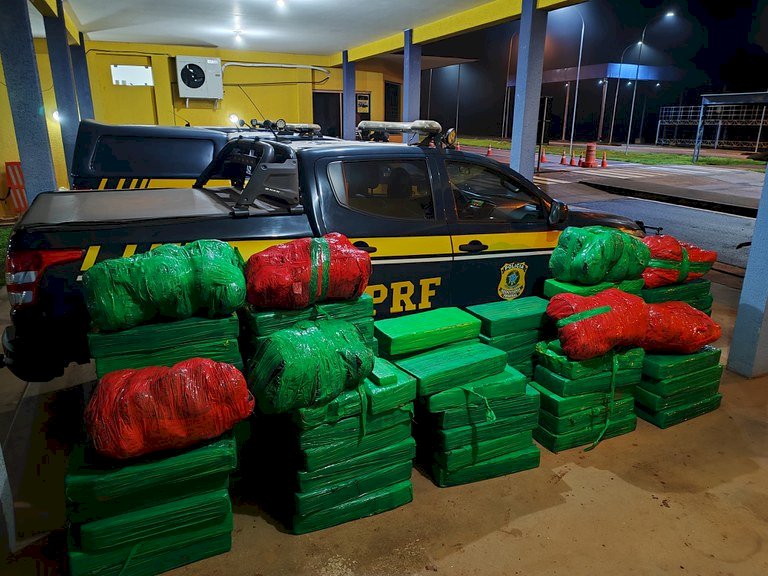PRF apreende 1,2 tonelada de maconha e recupera caminhonete na BR-163