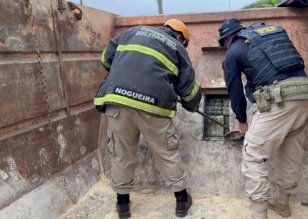 PRF apreende carga milionária de cocaína escondida em carreta bitrem; motorista preso