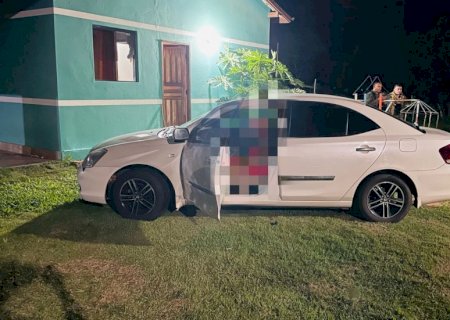 Policial aposentado é assassinado dentro do próprio carro em frente a sua residência