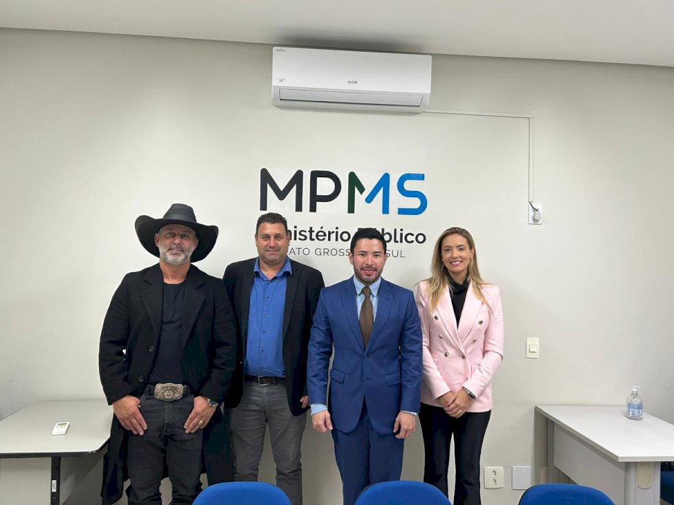 Legislativo e Executivo de Ivinhema participam da posse de  nova Promotora de Justiça