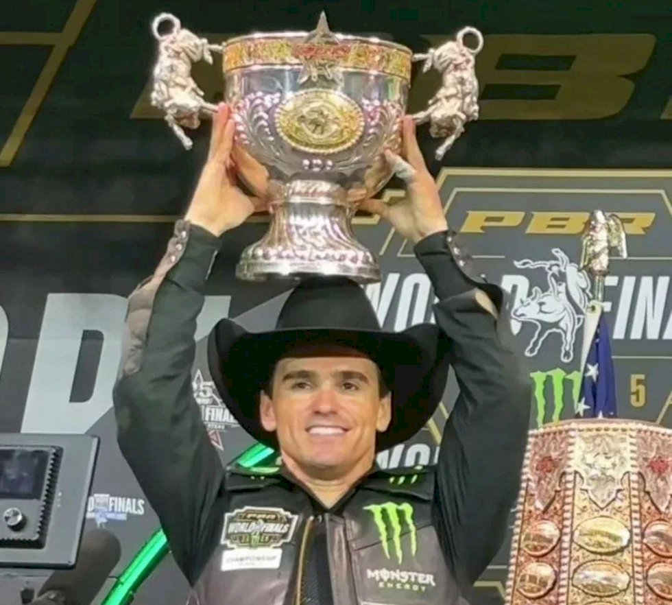 Peão de MS conquista tricampeonato mundial de rodeio nos EUA