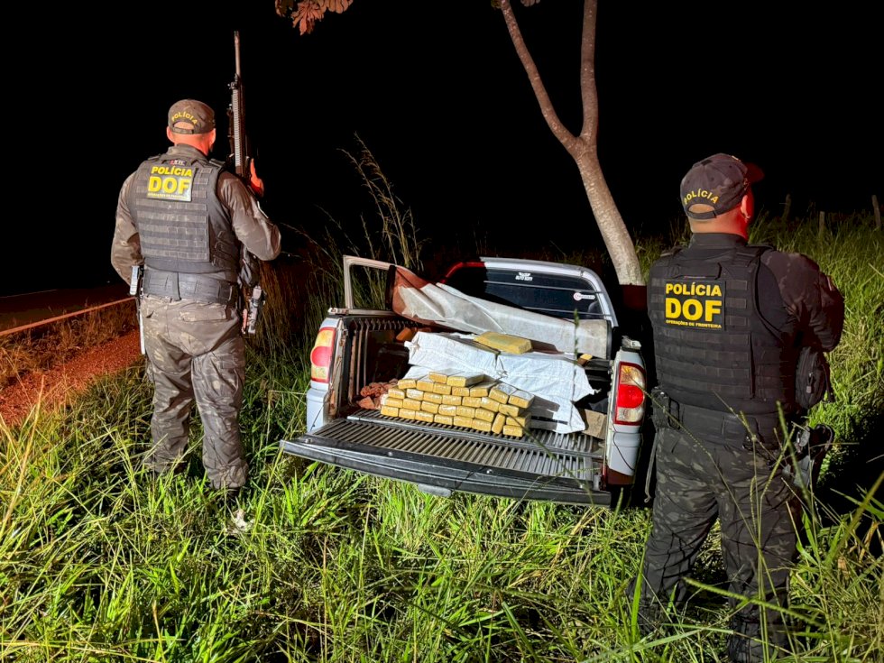 DOF apreende carro com 400 quilos de drogas