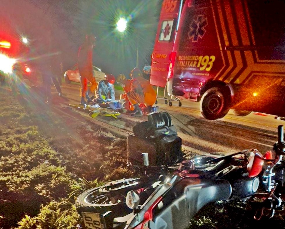 Casal fica ferido após colidir em anta na BR-359