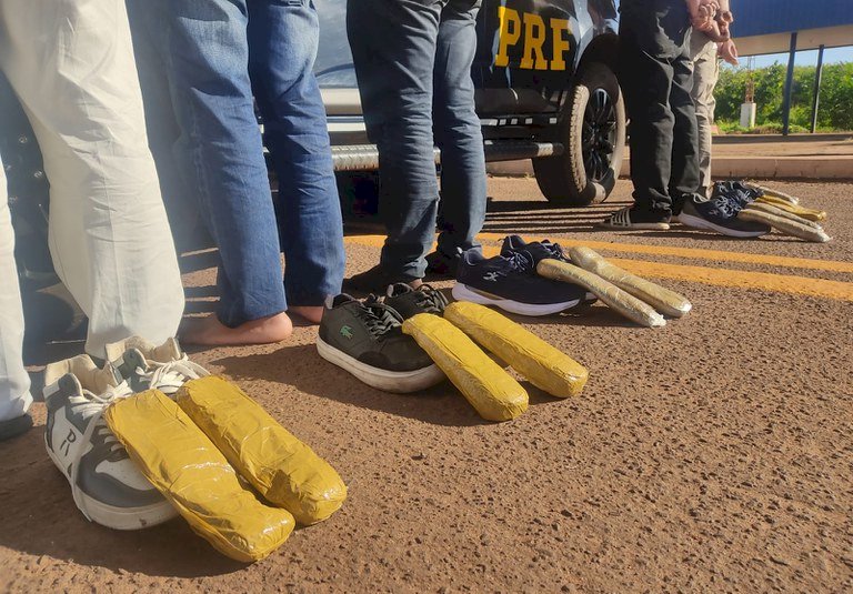 PRF apreende cocaína escondida em sapatos