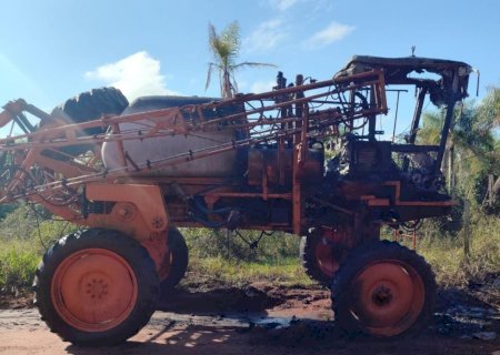 Ivinhema - Máquina agrícola pega fogo