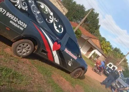 Homem é encontrado morto com duas facadas durante visita à mãe
