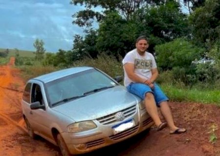 Jovem morre após pneu estourar, carro sair da pista e capotar na BR-163
