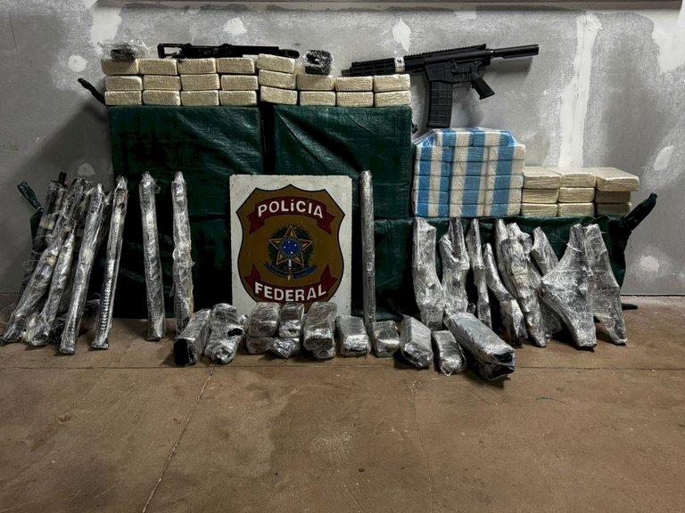 Policia Federal apreende droga e grande quantidade de armas