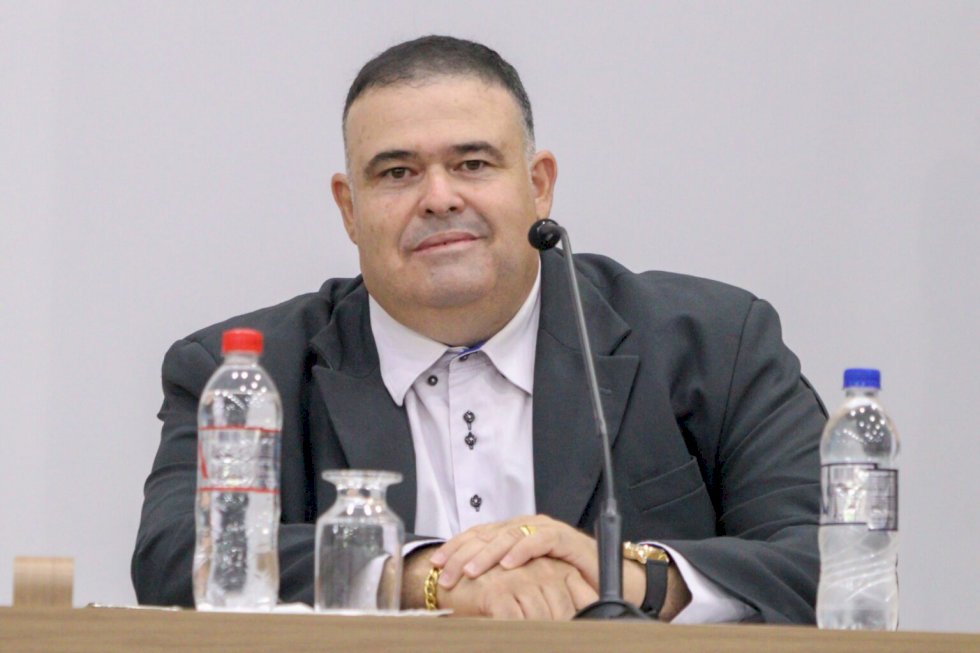 Professor Erlon pede construção de campo de futebol no Solar do Vale, ampliação dos leitos do ‘Postão’ e aquisição de equipamentos para capacitação dos professores da rede municipal