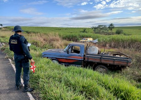 Motorista é arremessado para fora, ao capotar caminhonete na MS-141 entre Ivinhema e Navirai