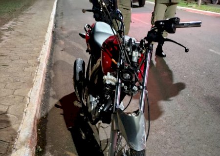 Ivinhema - Menor de idade colide moto em coqueiro e sofre ferimentos graves