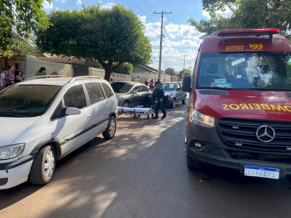 Ivinhema - Motorista passa mal e colide em outro veículo parado
