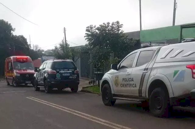 Homem de 76 anos é encontrado morto com golpes de faca no pescoço