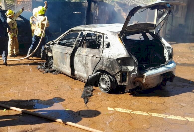 Ataque na região de fronteira deixou dois mortos e veículos incendiados