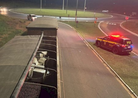 PRF apreende 2 toneladas de maconha em carreta carregada de minério de ferro