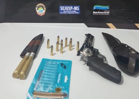 Policiais civis apreendem arma de fogo e autua homem por posse/porte ilegal
