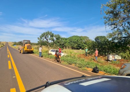 Homem sai ileso de capotamento na MS-320