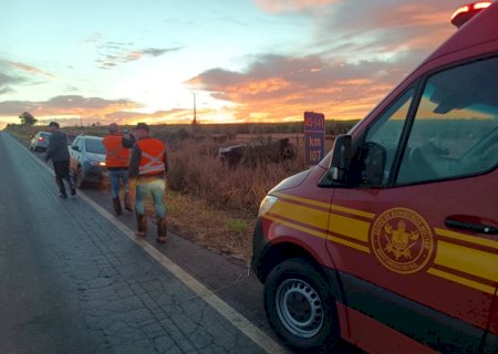 Ivinhema - Motorista perde controle da direção e capota caminhonete na MS -141 próximo a Usina Adecoagro