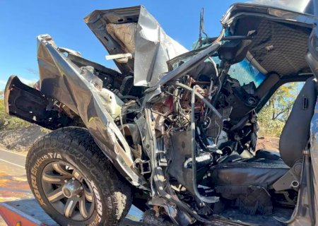 Ultrapassagem proibida causa acidente grave e deixa motorista ferido na BR-163