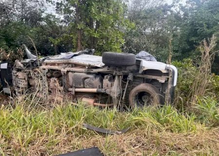 Acidente entre caminhonete e caminhão deixa um ferido na rodovia