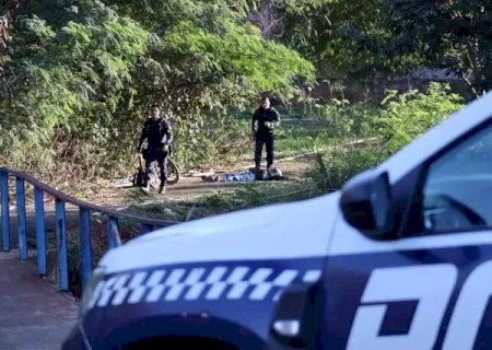 Jovem é encontrado morto em ciclovia com 14 tiros